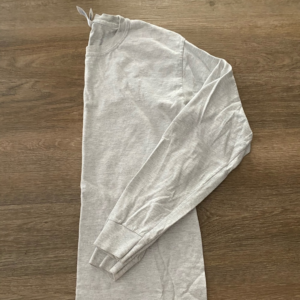 Small Gildan long sleeve tee